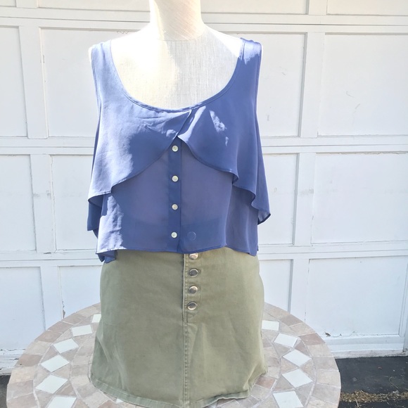 BCBGeneration Ruffled Crop Top - Picture 3 of 5